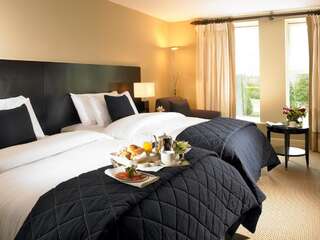 Отель Horse & Jockey Hotel Хорс-энд-Джоки Улучшенный двухместный номер с 2 отдельными кроватями-1
